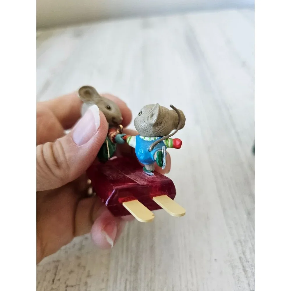Enesco Merry Xmas pops popsicle mice ornament vintage 1989 562971 ice skating sk